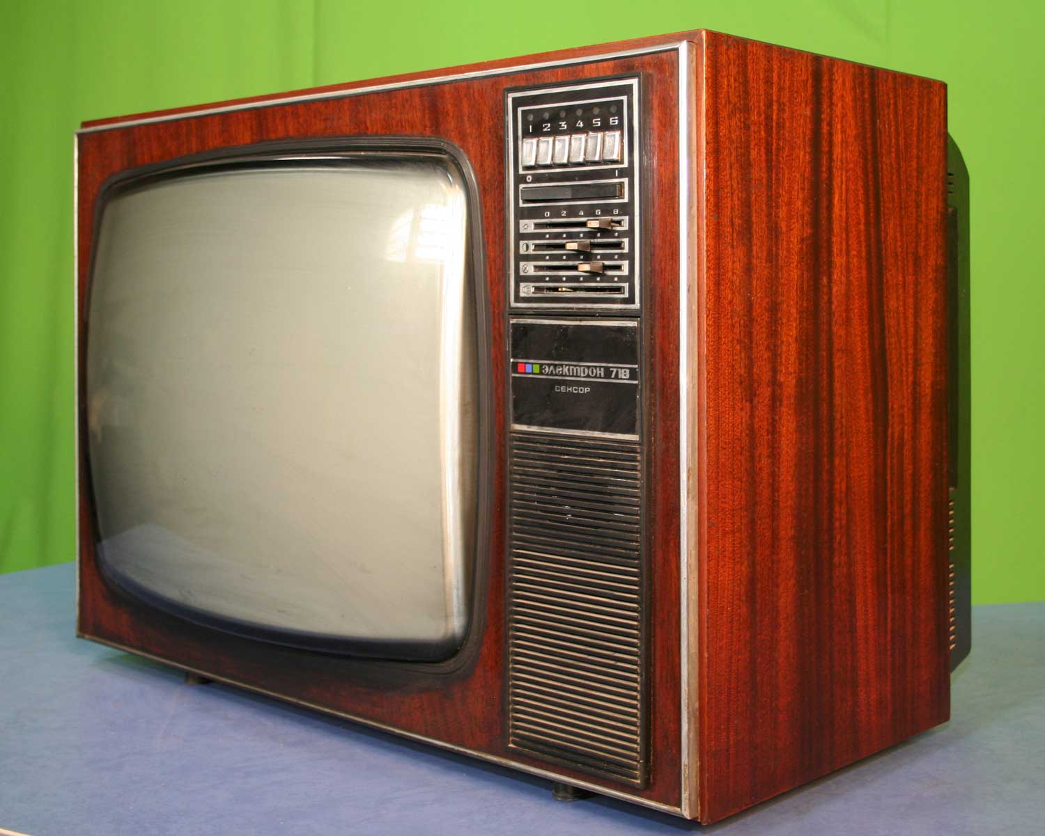 Советский телевизор купить. Цветной телевизор электрон 718. Телевизор Рубин 718. Ламповый телевизор электрон 718. Электрон 718 телевизор СССР цветной.