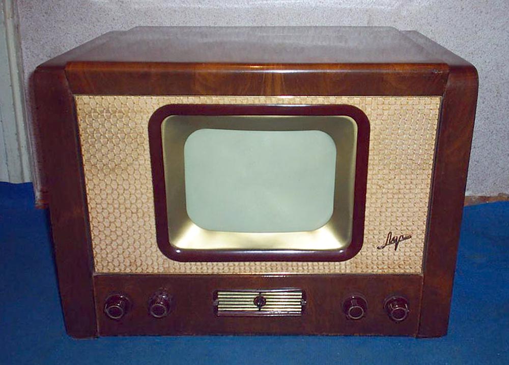 Первый телевизор купить. Телевизор Луч 1955. Телевизор рекорд 345. Ламповый телевизор Рубин. Телевизор Луч 1956.
