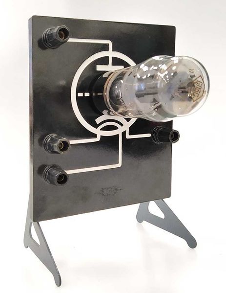 Файл:Lampa triod1.jpg