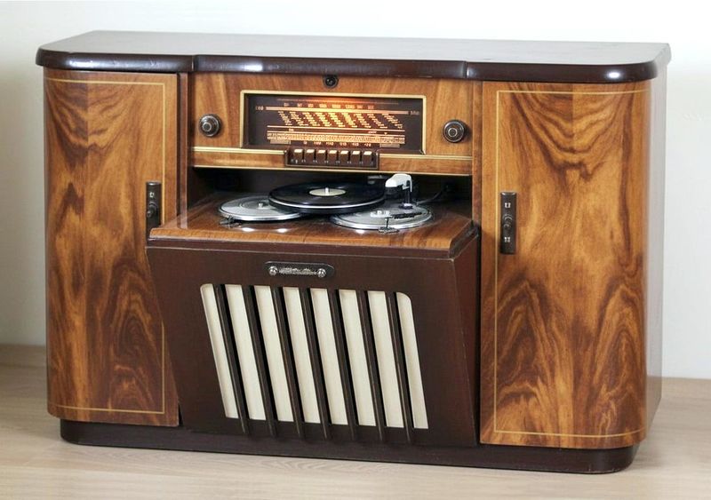 Файл:Radioschkaf tm9 54 1.jpg