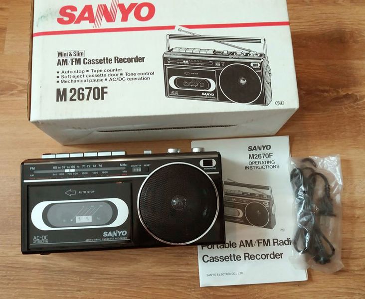 Файл:Sanyo m2670f 1.jpg