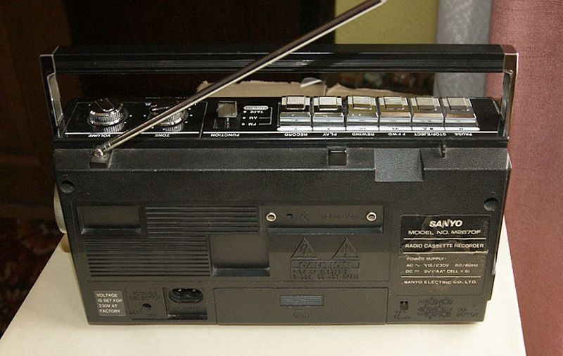 Файл:Sanyo m2670f 4.jpg